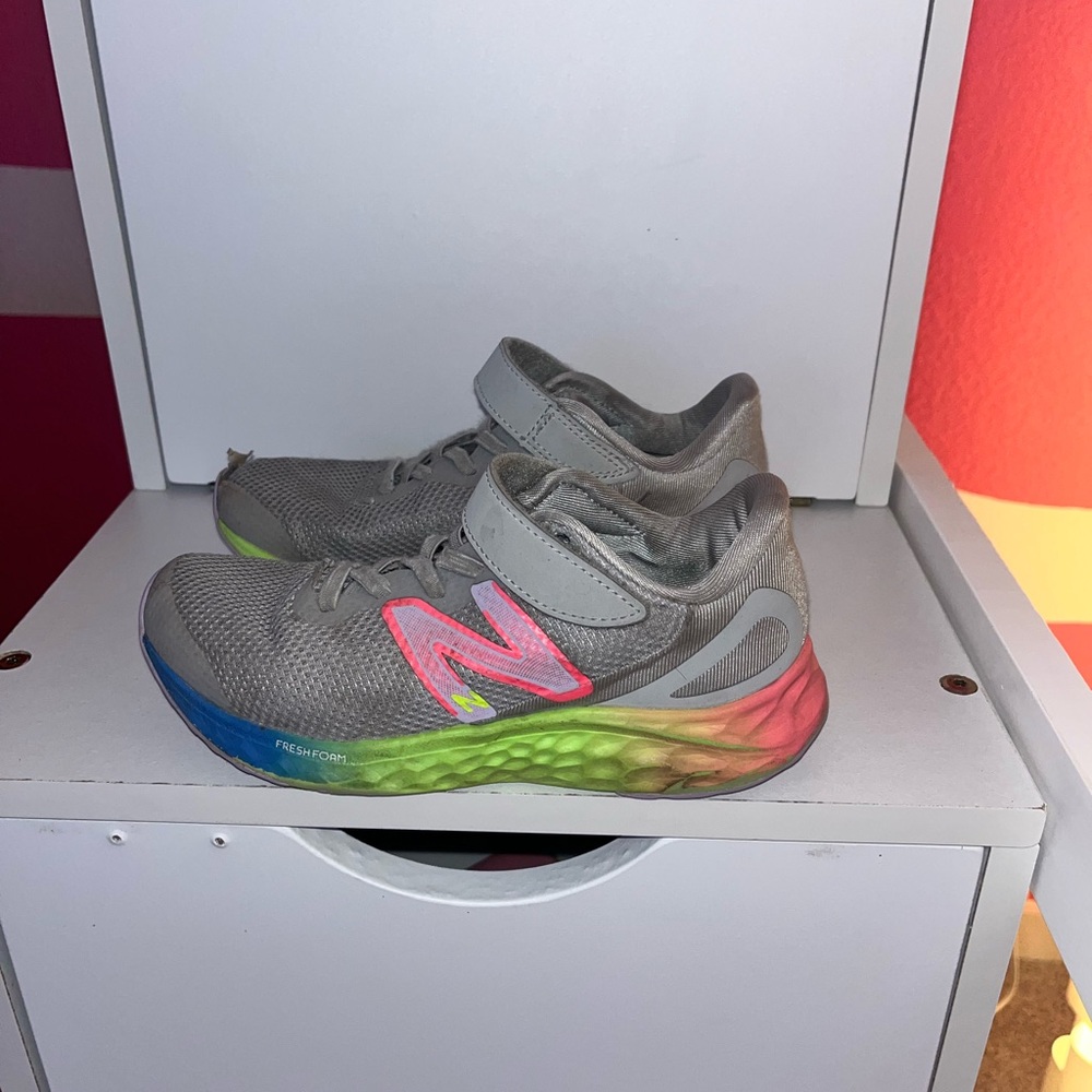 New balance tennis shoes